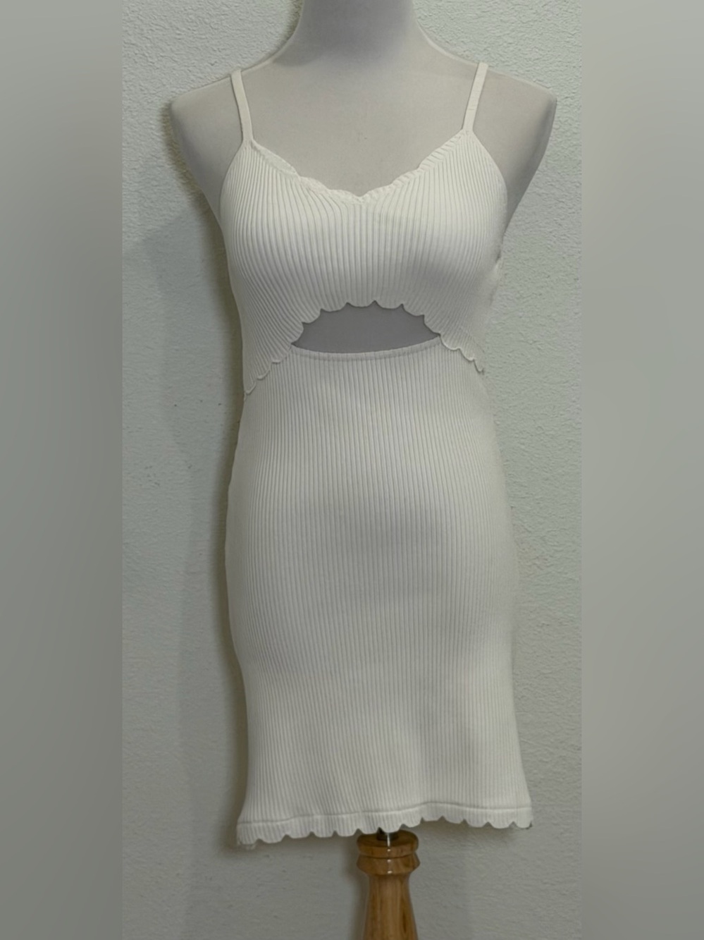 NEW Anthropologie Ivory Scalloped‎ Ribbed Cutout Bodycon Mini Dress Medium Party